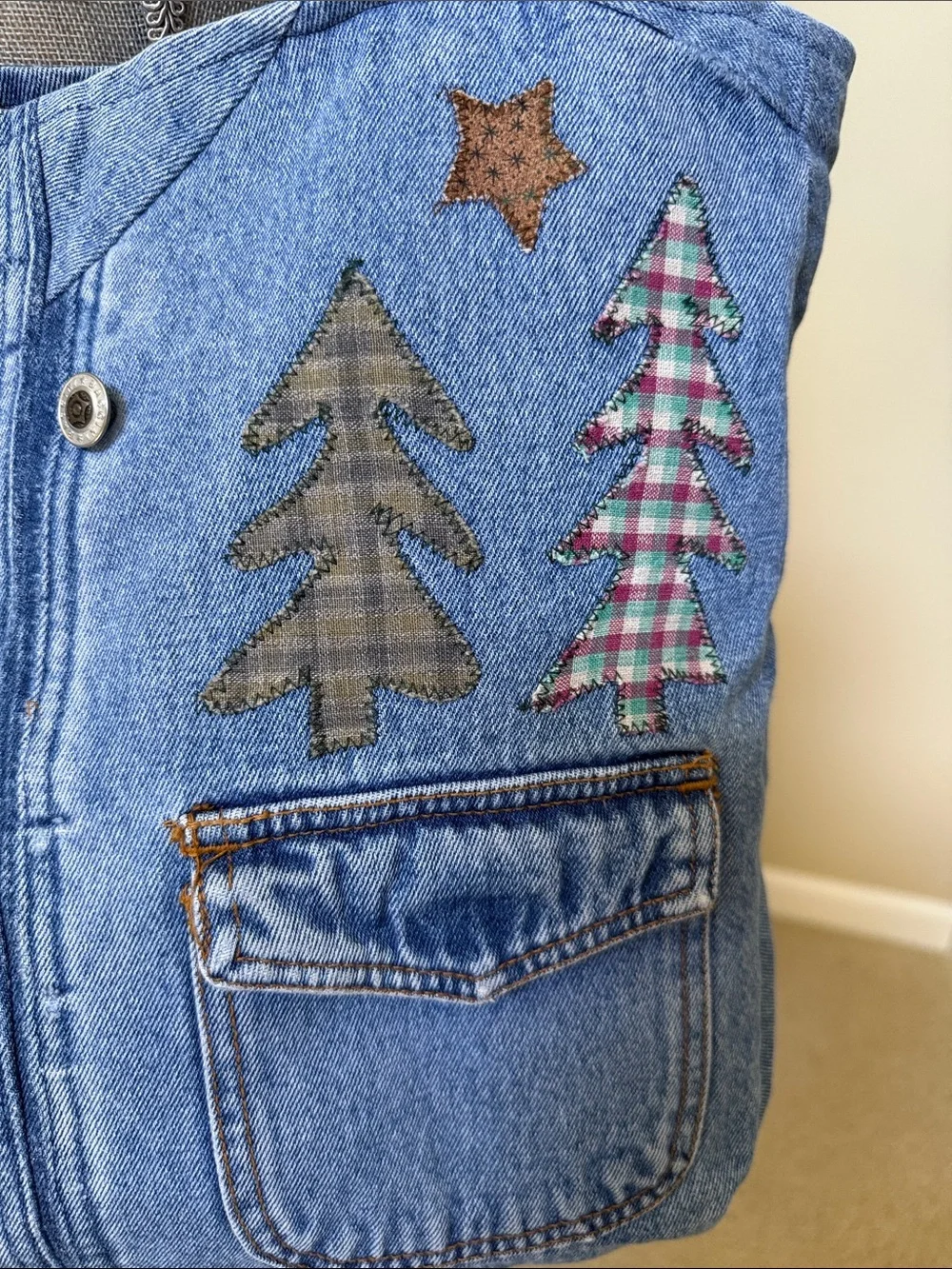 New w/o tag Denim Stonewashed Tote Bag with Plaid Moose & Tree Appliqué - Blue